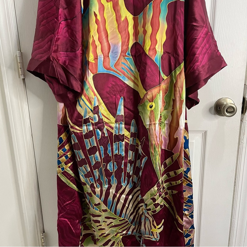 Vibrant Simply Silk Fish Design Robe - Picture 3 of 4